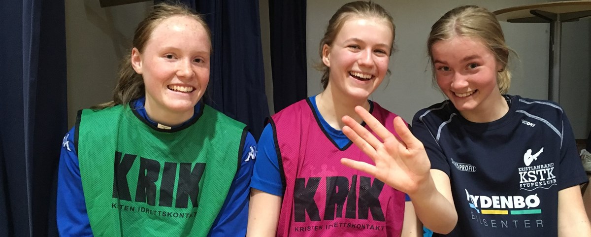 VMB0217 Krik Vågsbygd_3 jenter.JPG