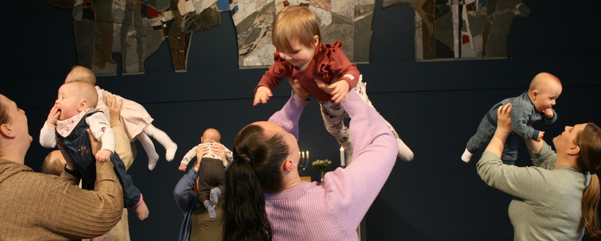 Babysang 2022 jeg løfter deg opp 2.JPG